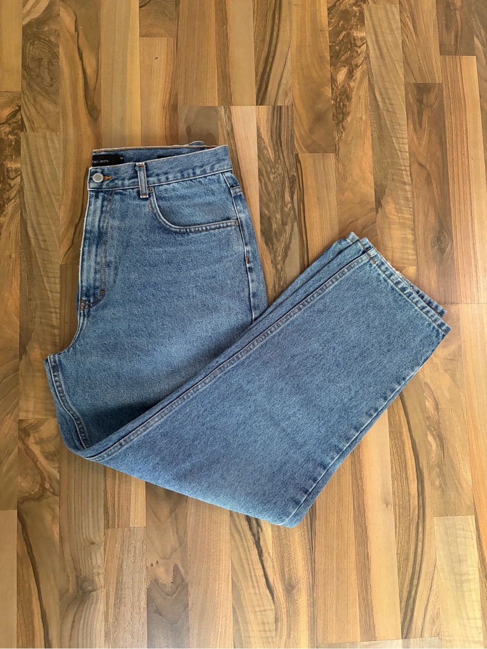 Calvin Klein Easy Fit Straight Leg Vintage Light Wash Jeans, 34, Gender Neutral